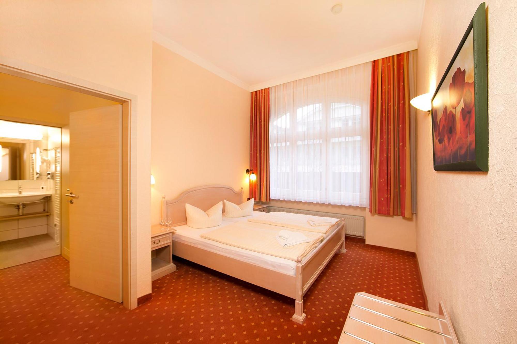 Hotel Duenenschloss Mit Private Spa Zinnowitz Bagian luar foto