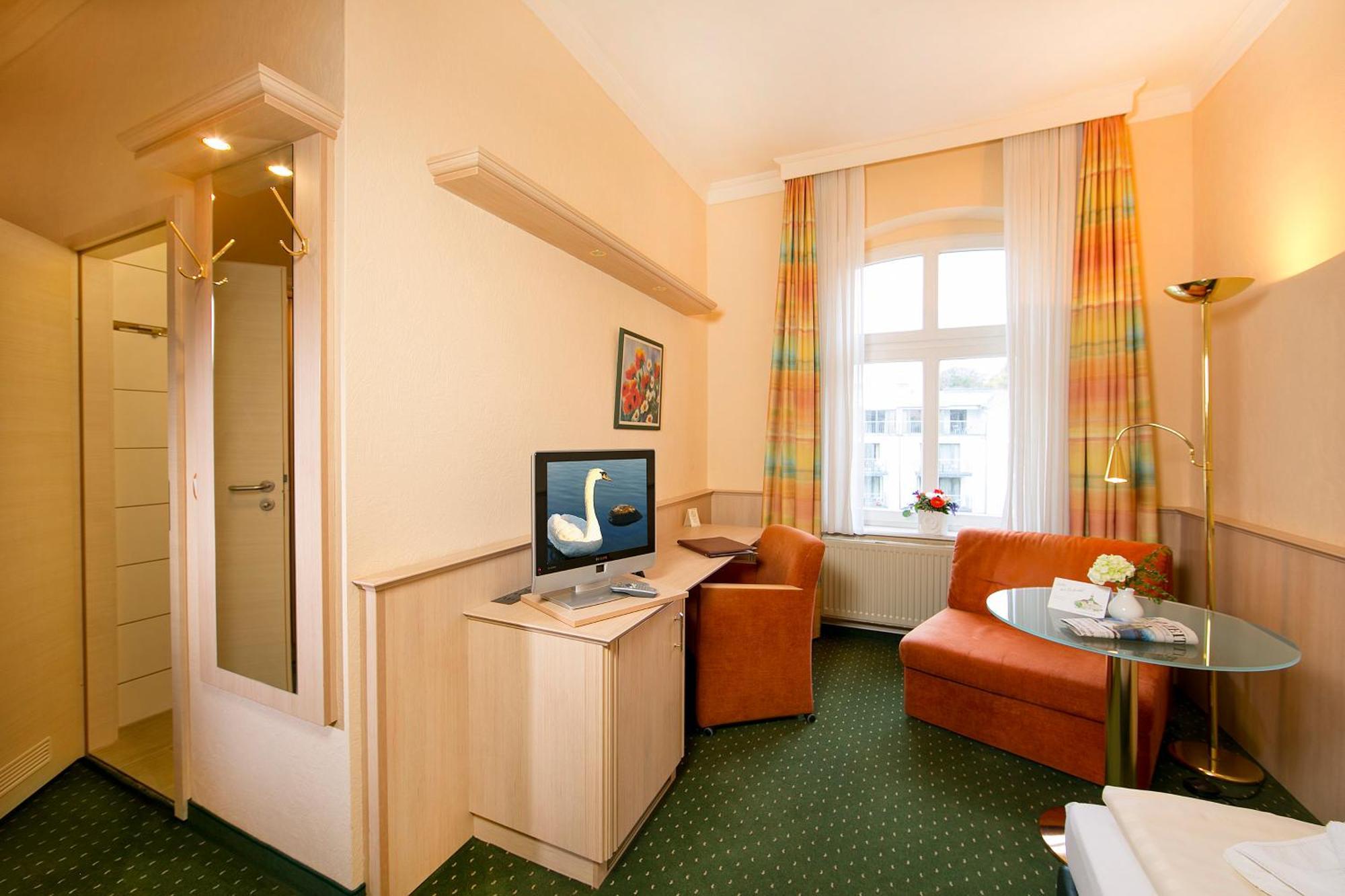 Hotel Duenenschloss Mit Private Spa Zinnowitz Bagian luar foto