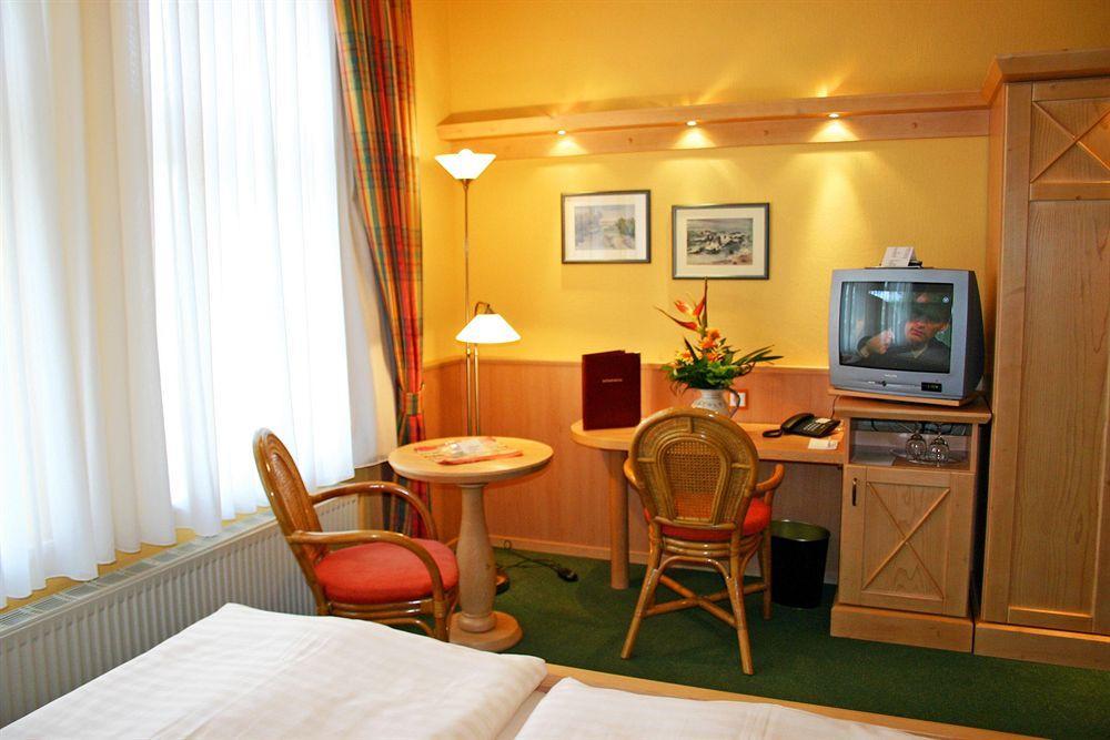 Hotel Duenenschloss Mit Private Spa Zinnowitz Bagian luar foto