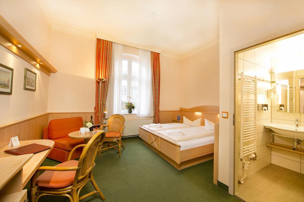 Hotel Duenenschloss Mit Private Spa Zinnowitz Bagian luar foto