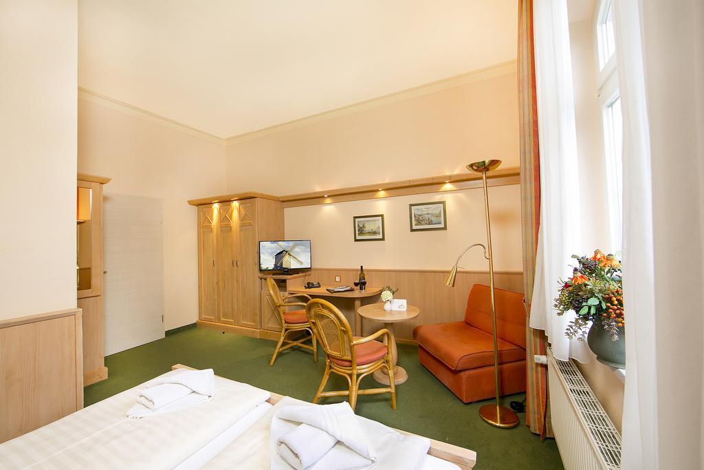 Hotel Duenenschloss Mit Private Spa Zinnowitz Bagian luar foto