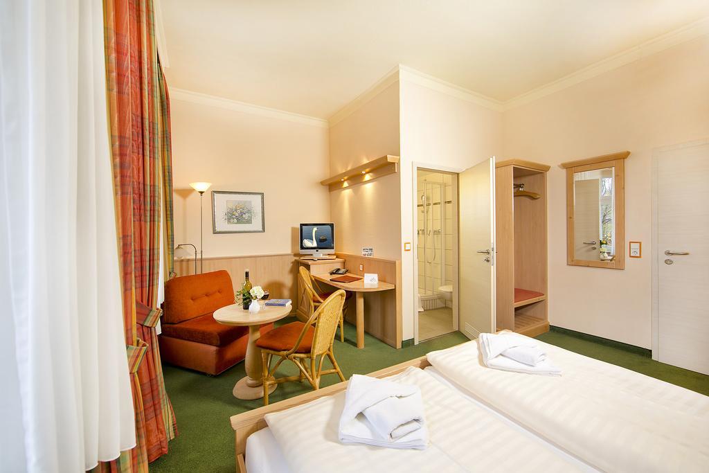 Hotel Duenenschloss Mit Private Spa Zinnowitz Bagian luar foto