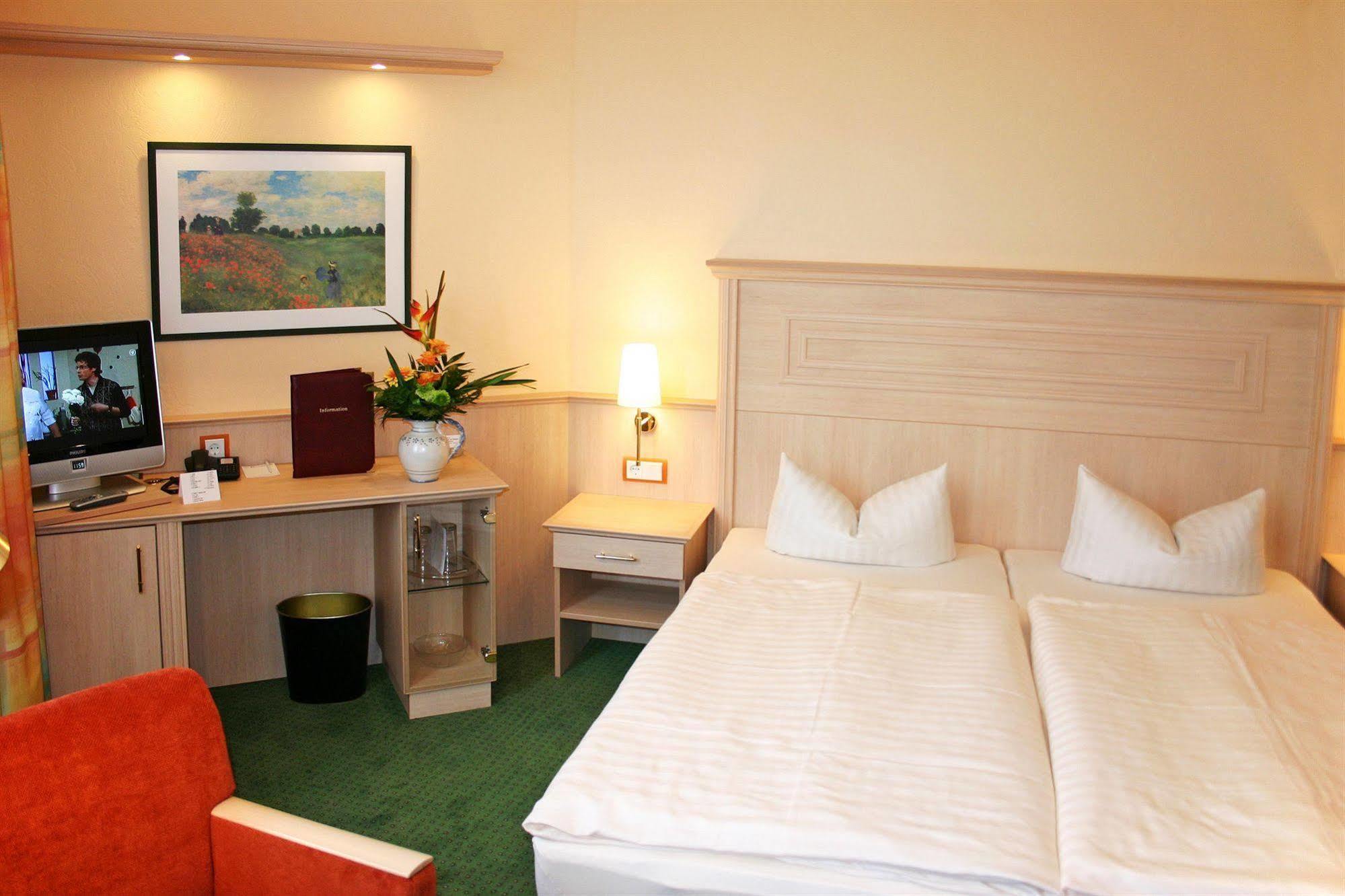 Hotel Duenenschloss Mit Private Spa Zinnowitz Bagian luar foto