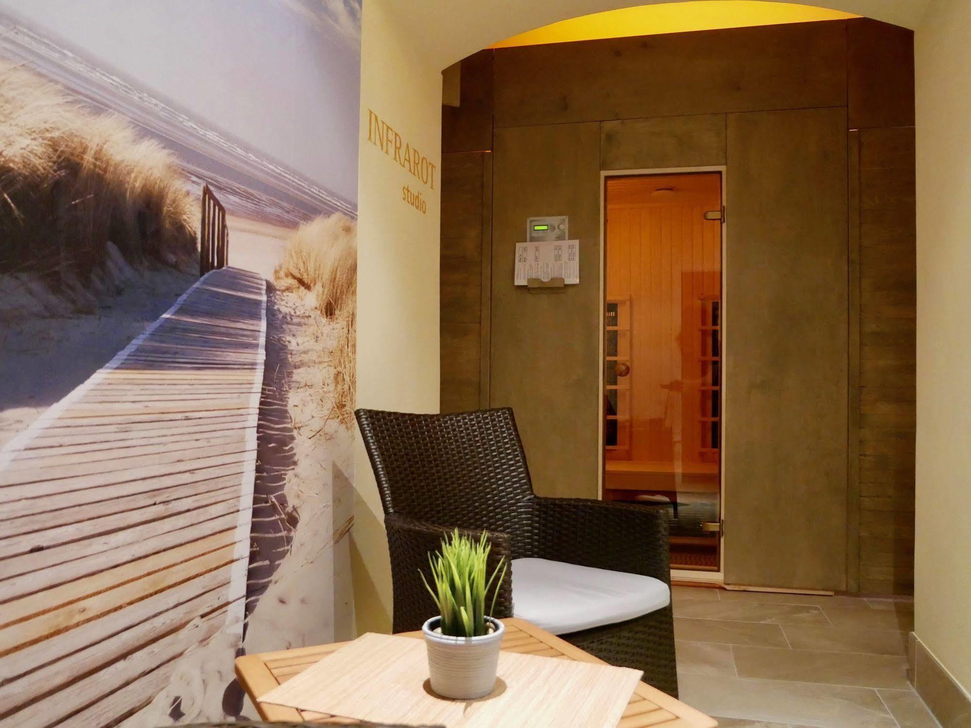 Hotel Duenenschloss Mit Private Spa Zinnowitz Bagian luar foto