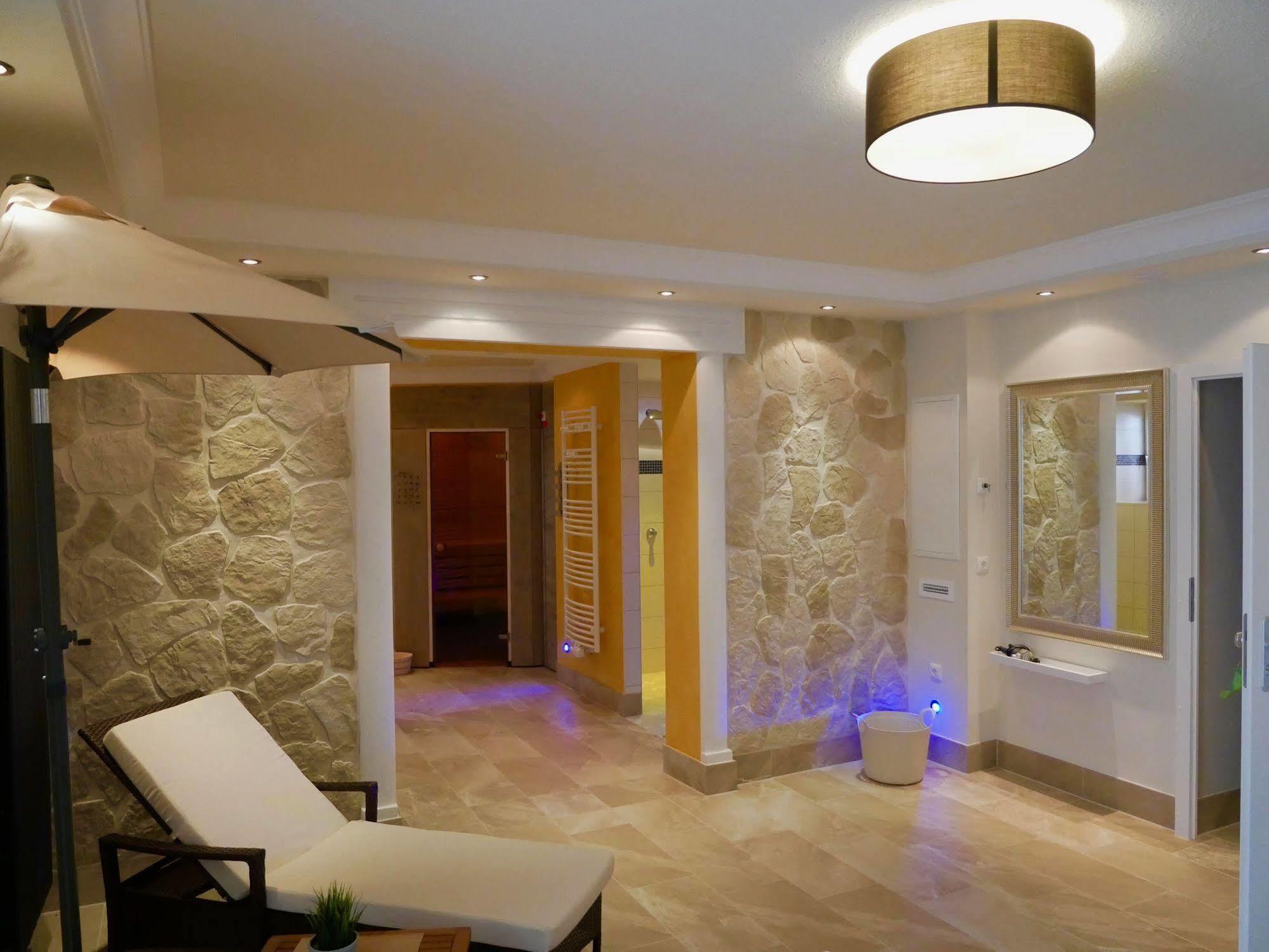 Hotel Duenenschloss Mit Private Spa Zinnowitz Bagian luar foto