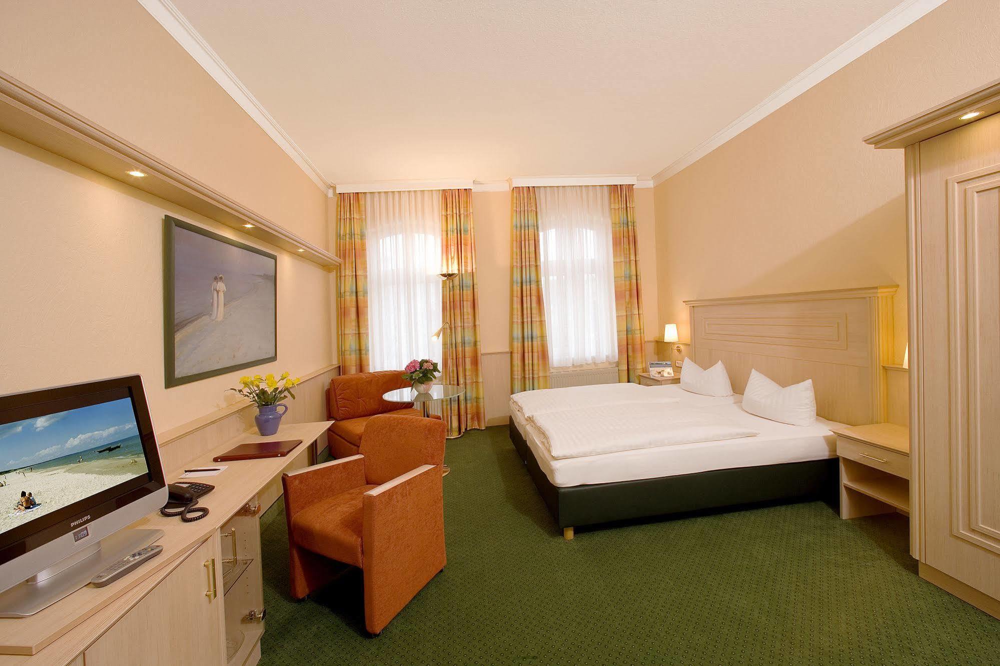 Hotel Duenenschloss Mit Private Spa Zinnowitz Bagian luar foto